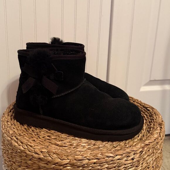 Koolaburra by UGG Black Suede Ankle Boots with Bow - 7 - Great Condition - Picture 2 of 8